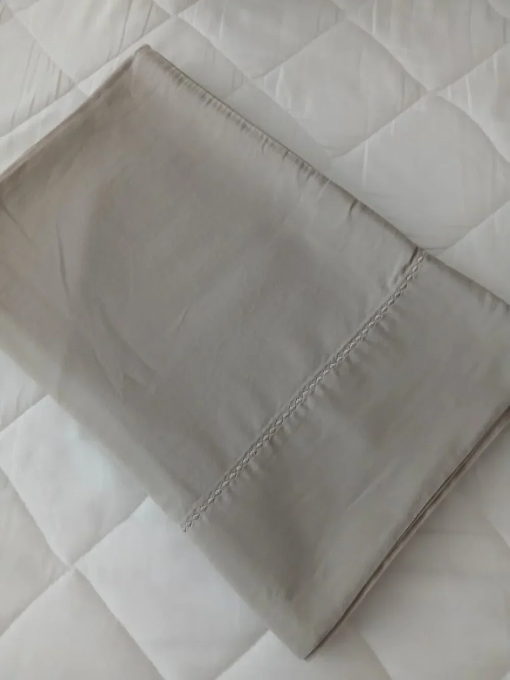 TAHARI Pillowcases with Top Stitch Detail (2) Standard size - Taupe